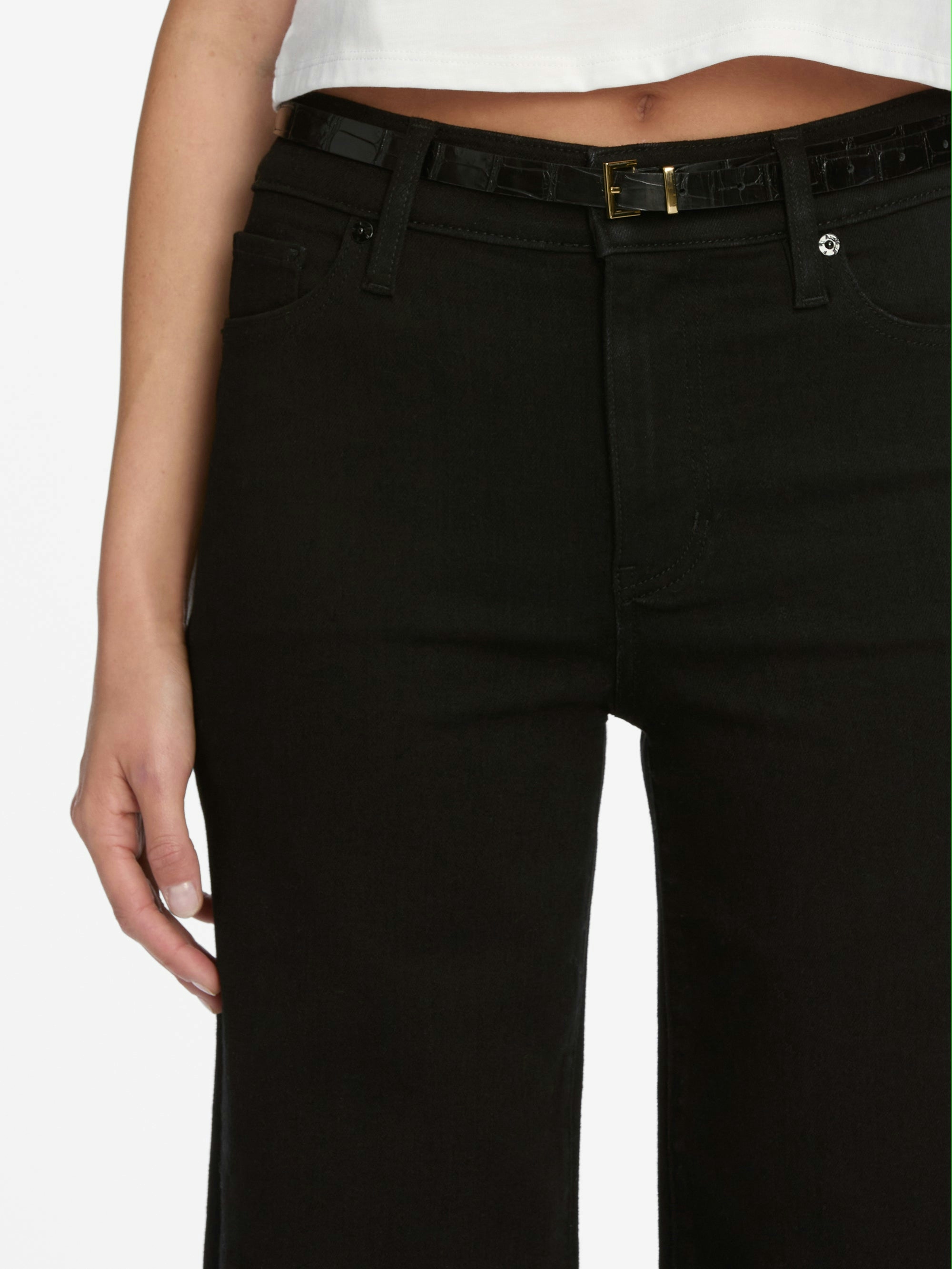 jeans front detail image alt:fit1